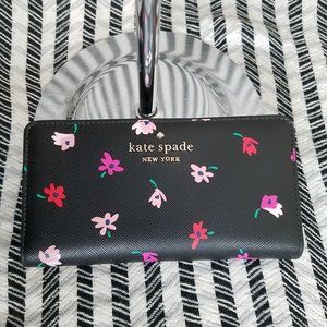 MAKE A REASONABLE OFFER kate spade ditsybuds floral black bifold wallet new